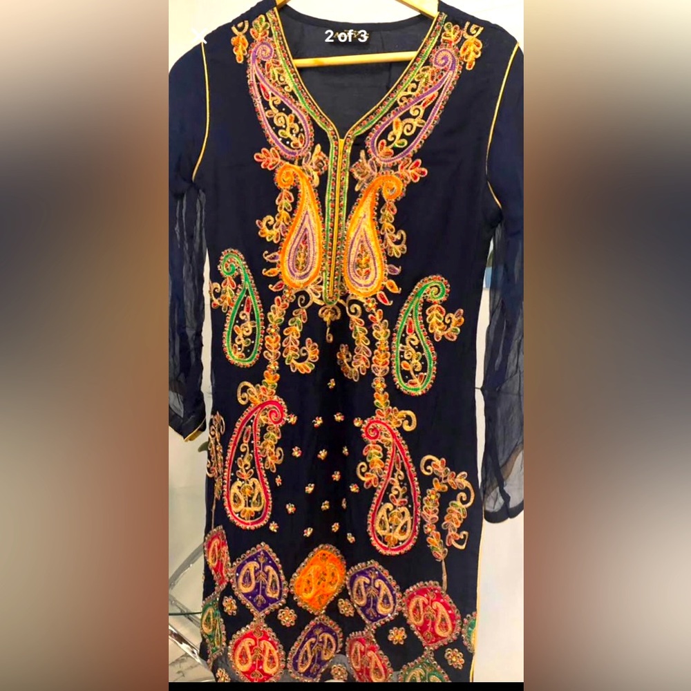Three pieces shalwar Kameez dupatta dress. Size small